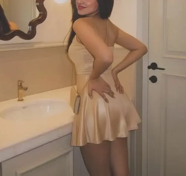 Falguni Soman, escort model in Financial District